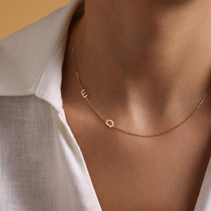 Collier personnalisé avec initiales latérales — photo 1