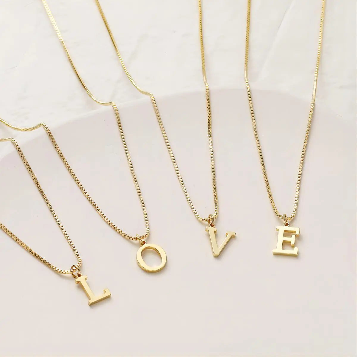 Collier initiale fin doré — photo 2