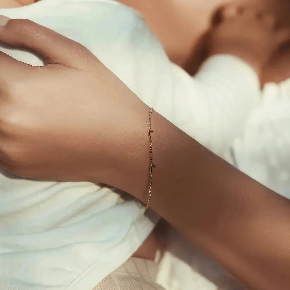 Bracelet personnalisé avec initiales latérales — photo 3