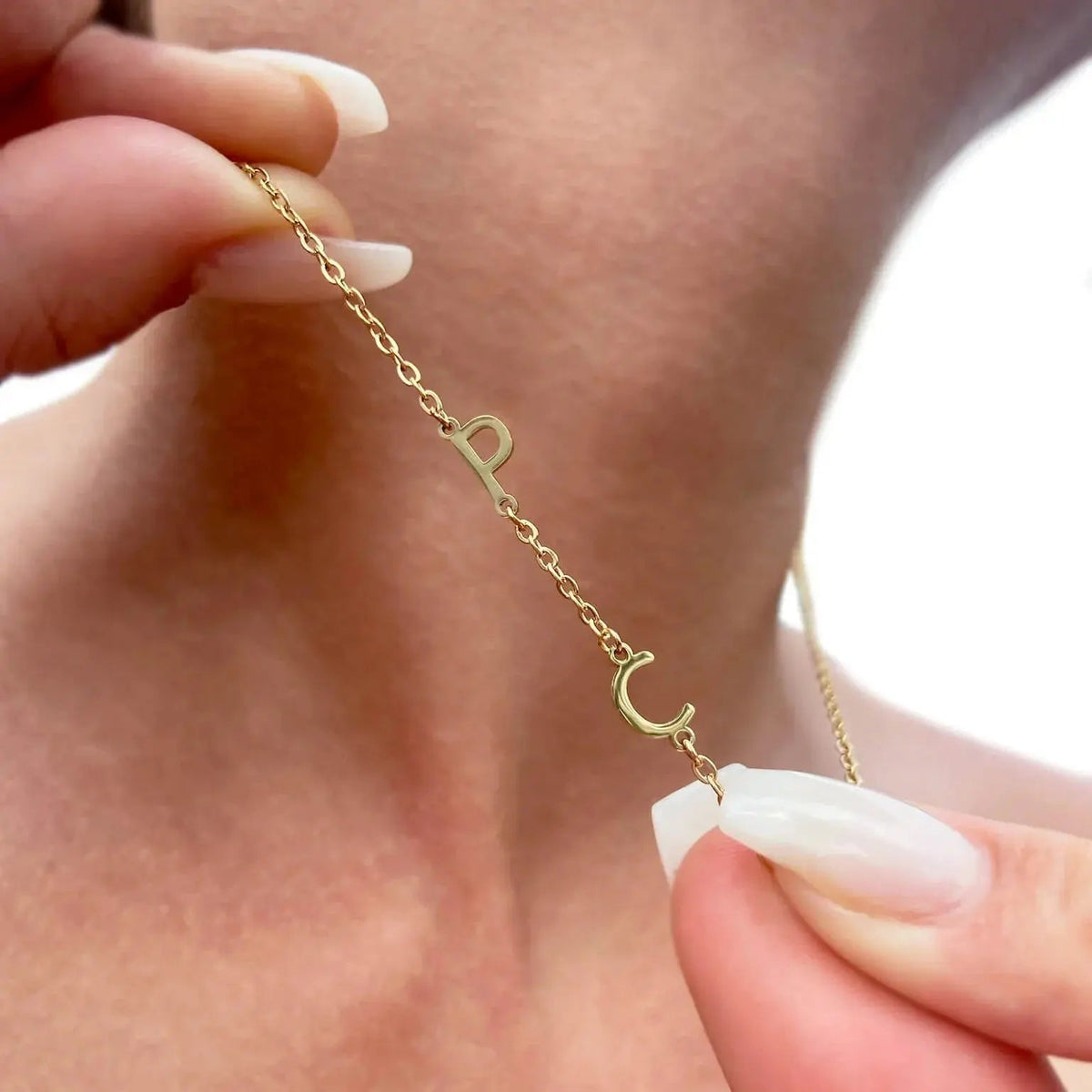 Collier personnalisé avec initiales latérales — photo 6
