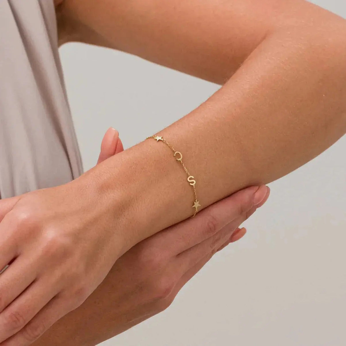 Bracelet personnalisé avec initiales latérales — photo 8